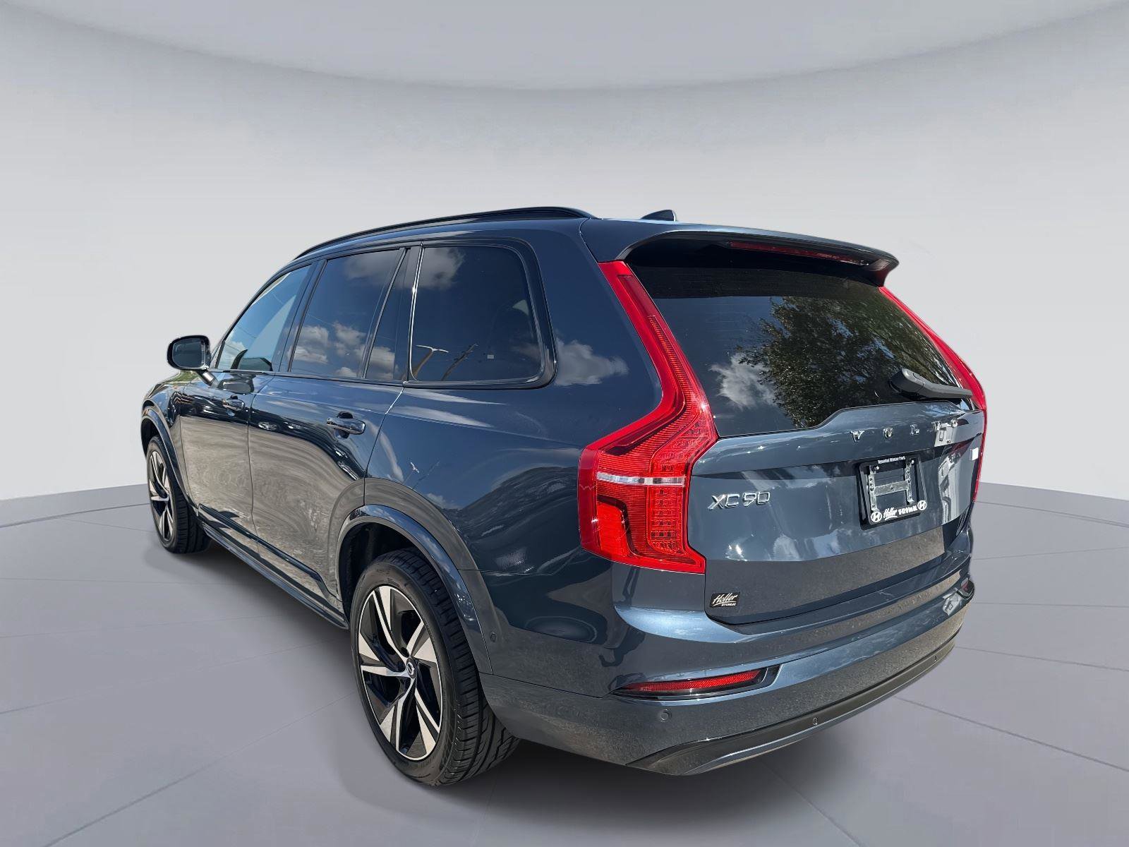 Used 2022 Volvo XC90 T8 R-Design image 5
