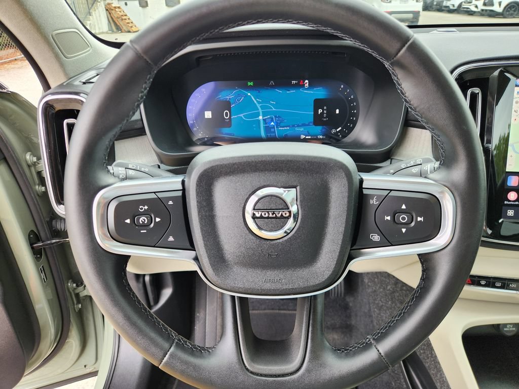 Certified 2025 Volvo XC40 B5 Plus AWD/4WD image 19