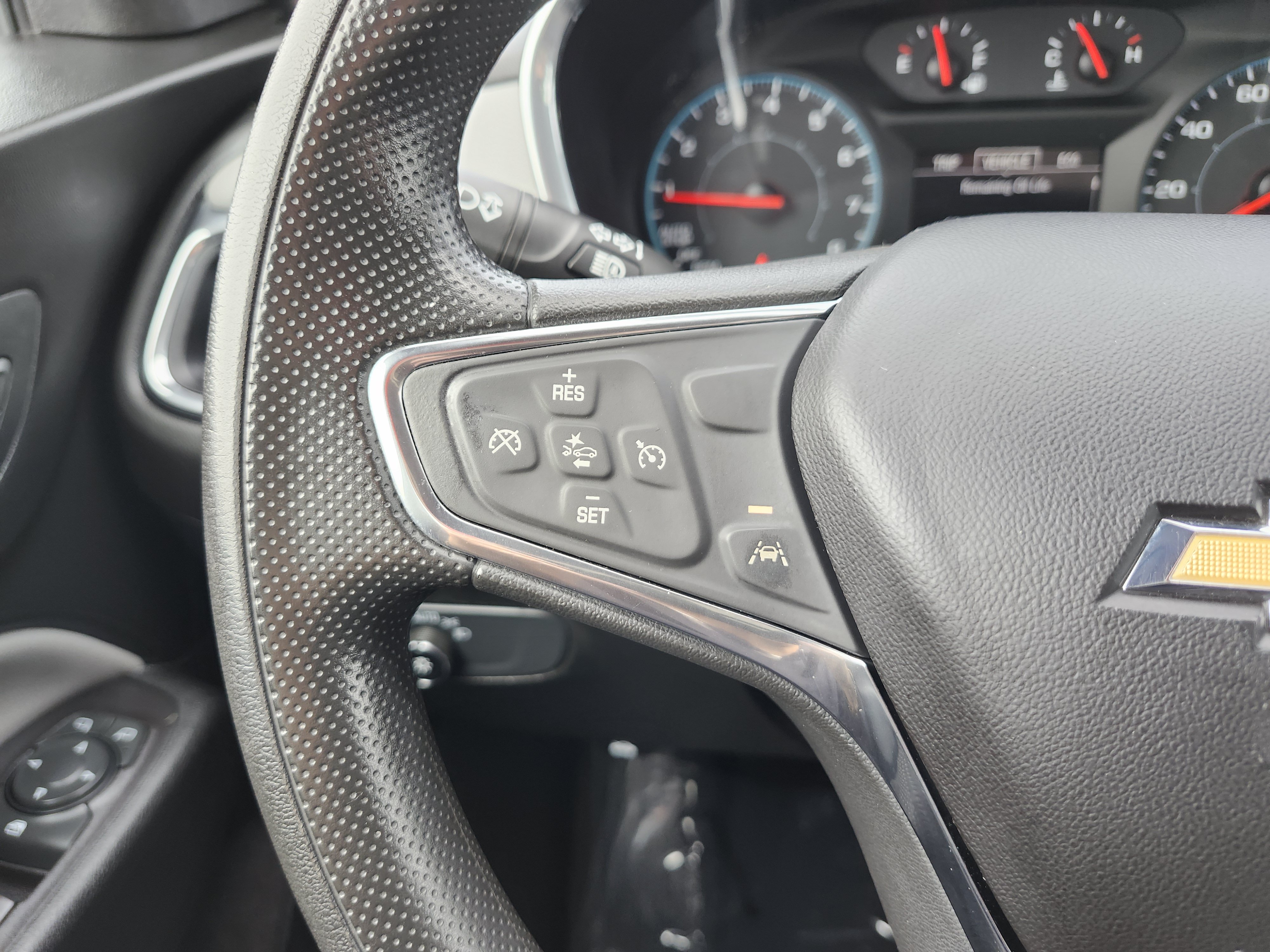 Used 2020 Chevrolet Equinox LS AWD/4WD image 34