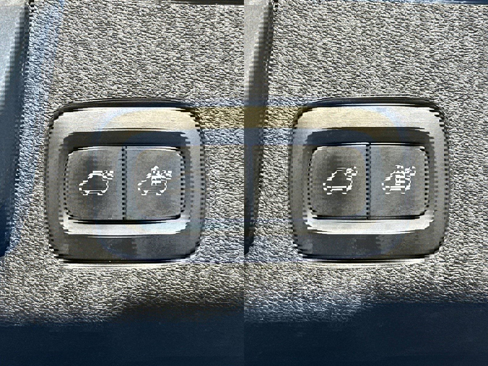 Used 2018 Volvo XC60 T5 Momentum w/ Convenience Package image 19