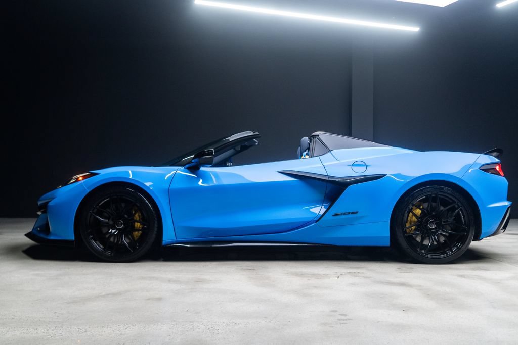 Used 2025 Chevrolet Corvette Z06 RWD image 21