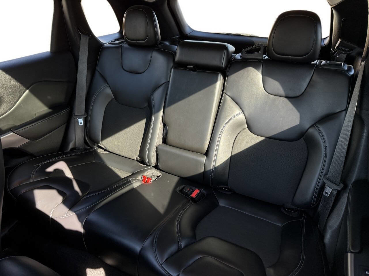 Used 2021 Jeep Cherokee Latitude Plus w/ Sun & Sound Group image 11