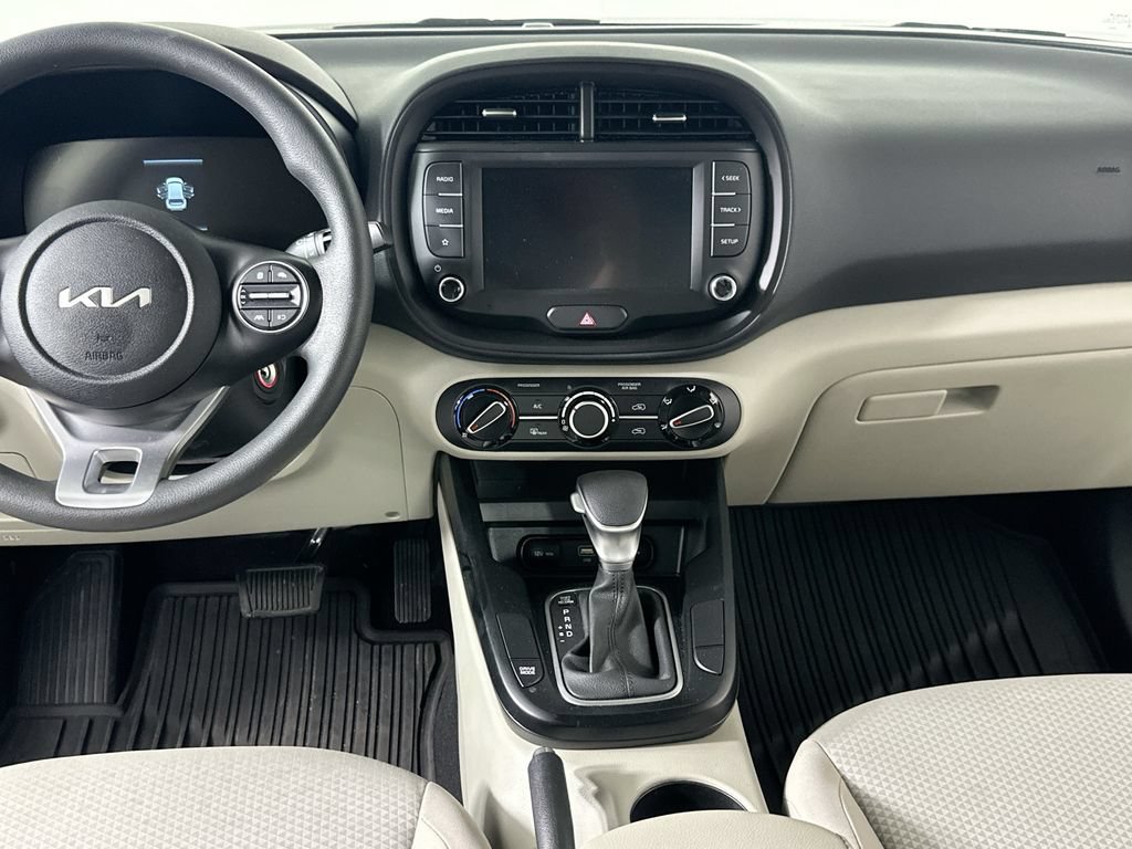 Used 2025 Kia Soul LX w/ LX Technology Package FWD image 18