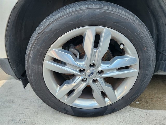 Used 2014 Ford Edge Limited w/ Equipment Group 301A FWD image 8