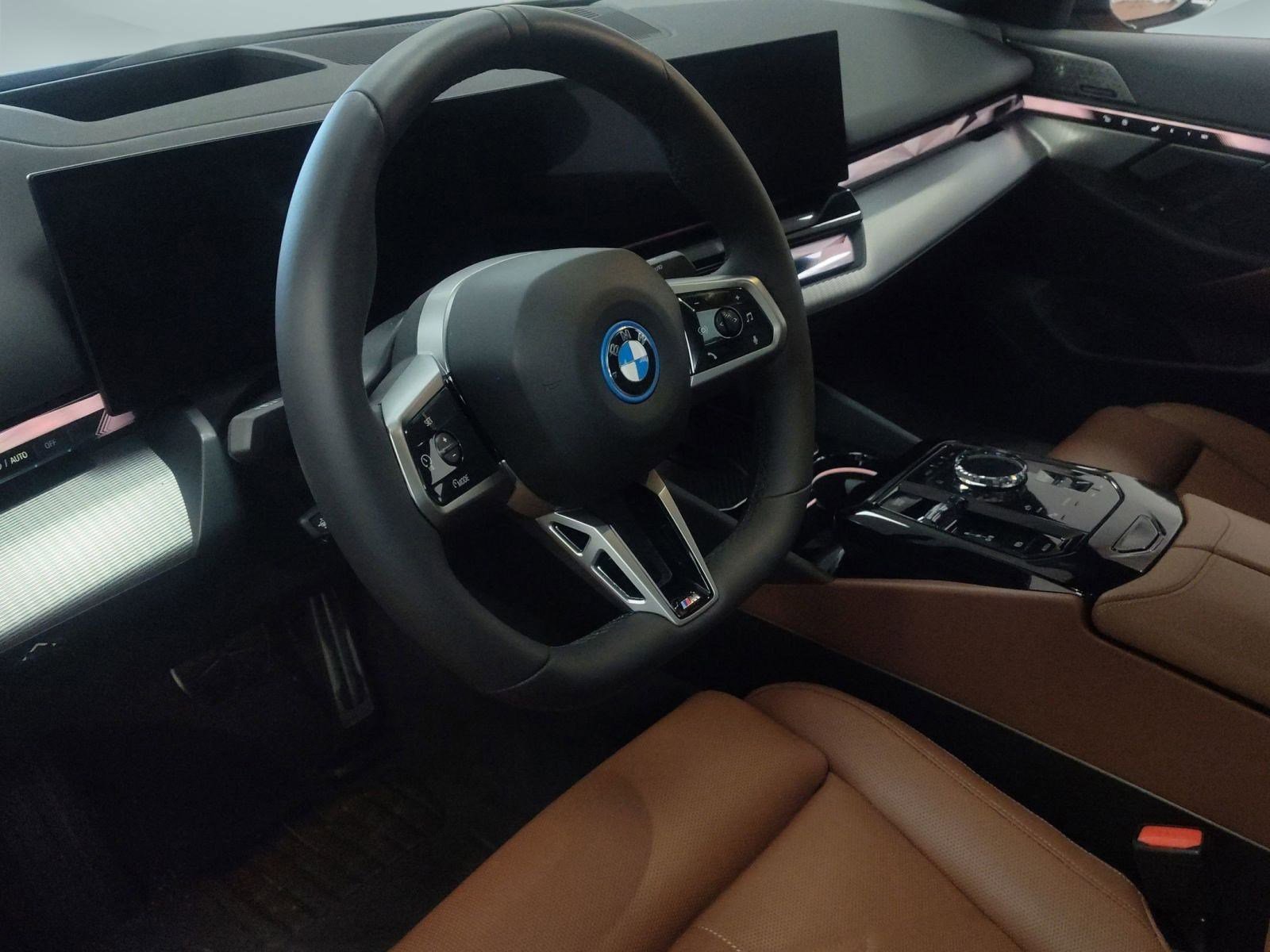 Used 2025 BMW i5 xDrive40 image 4