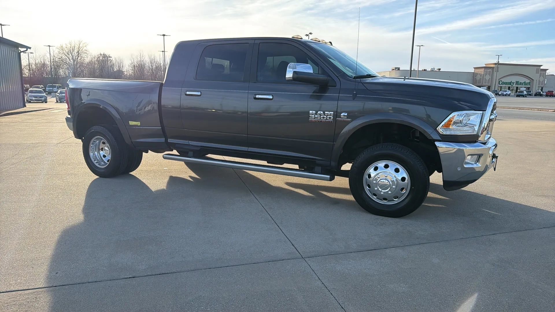 Used 2018 RAM 3500 Laramie image 32