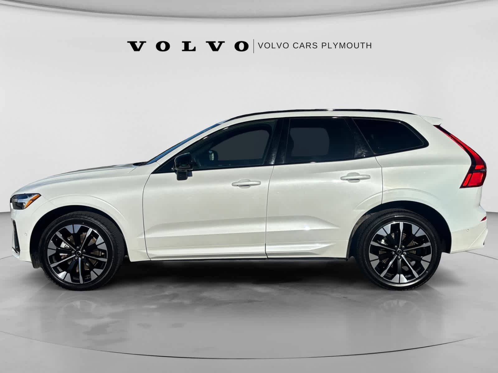 Used 2026 Volvo XC60 B5 Plus AWD/4WD image 4