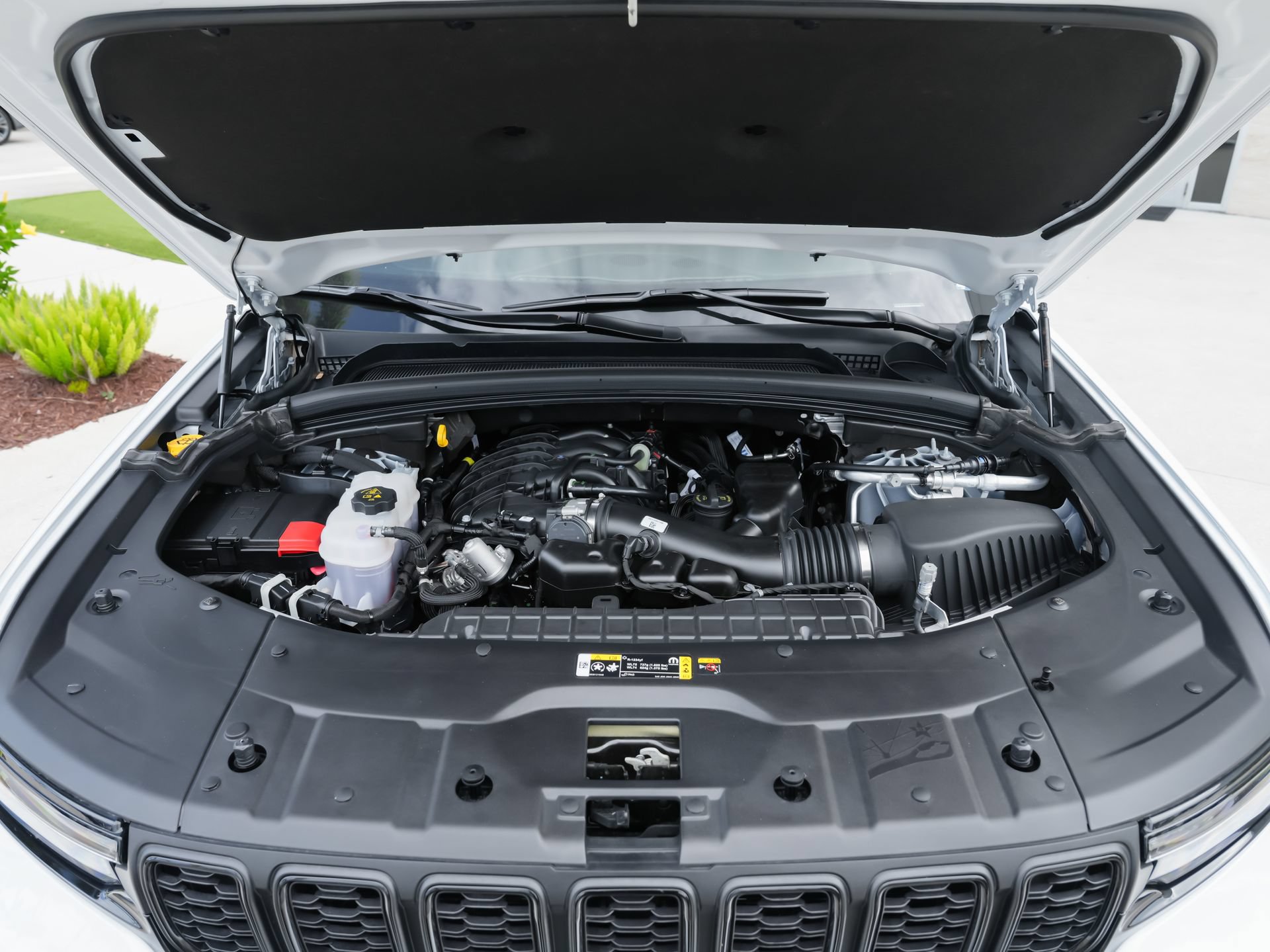 Used 2025 Jeep Grand Cherokee Altitude RWD image 45