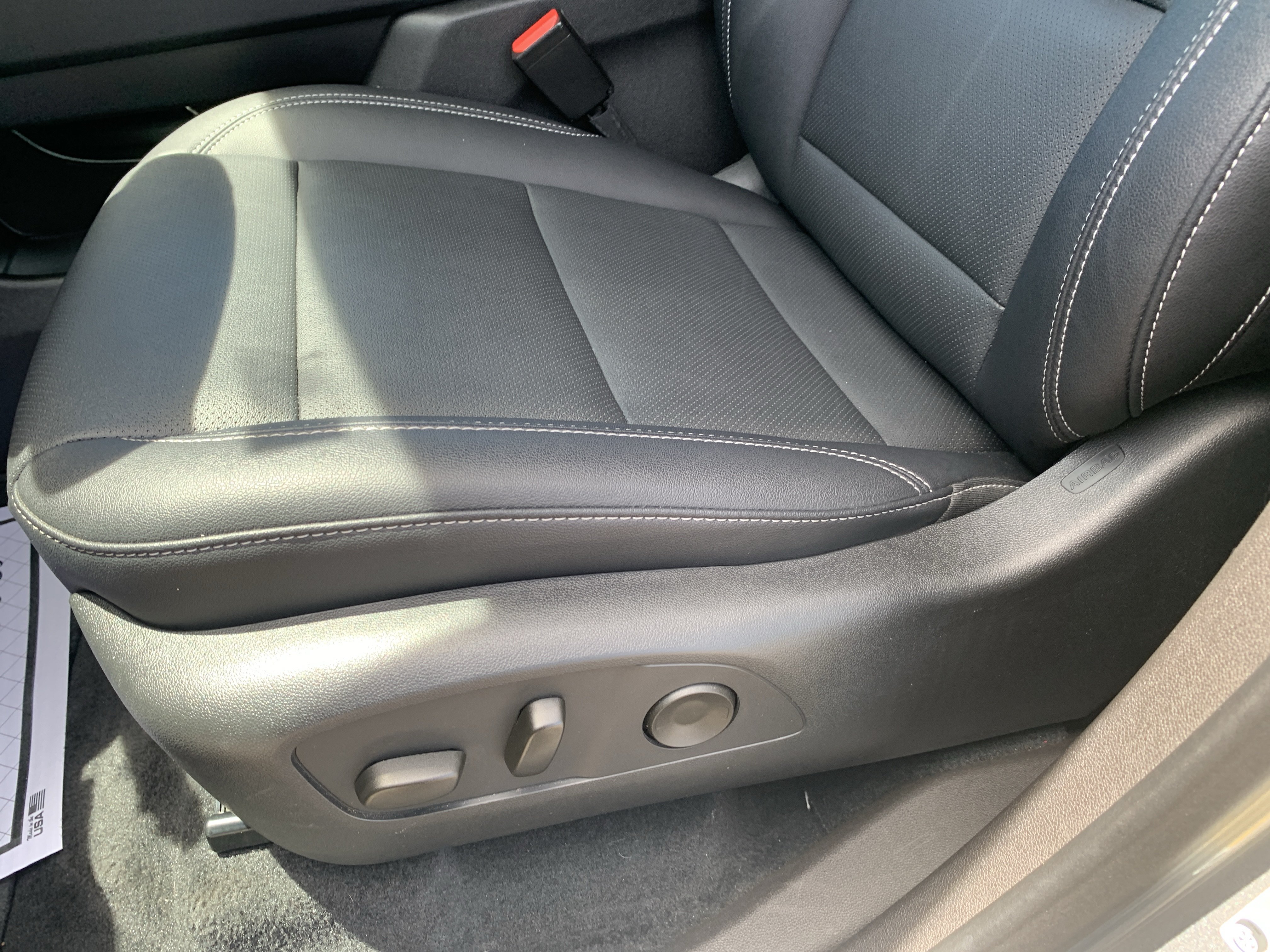 Used 2025 Chevrolet Traverse LT FWD image 23