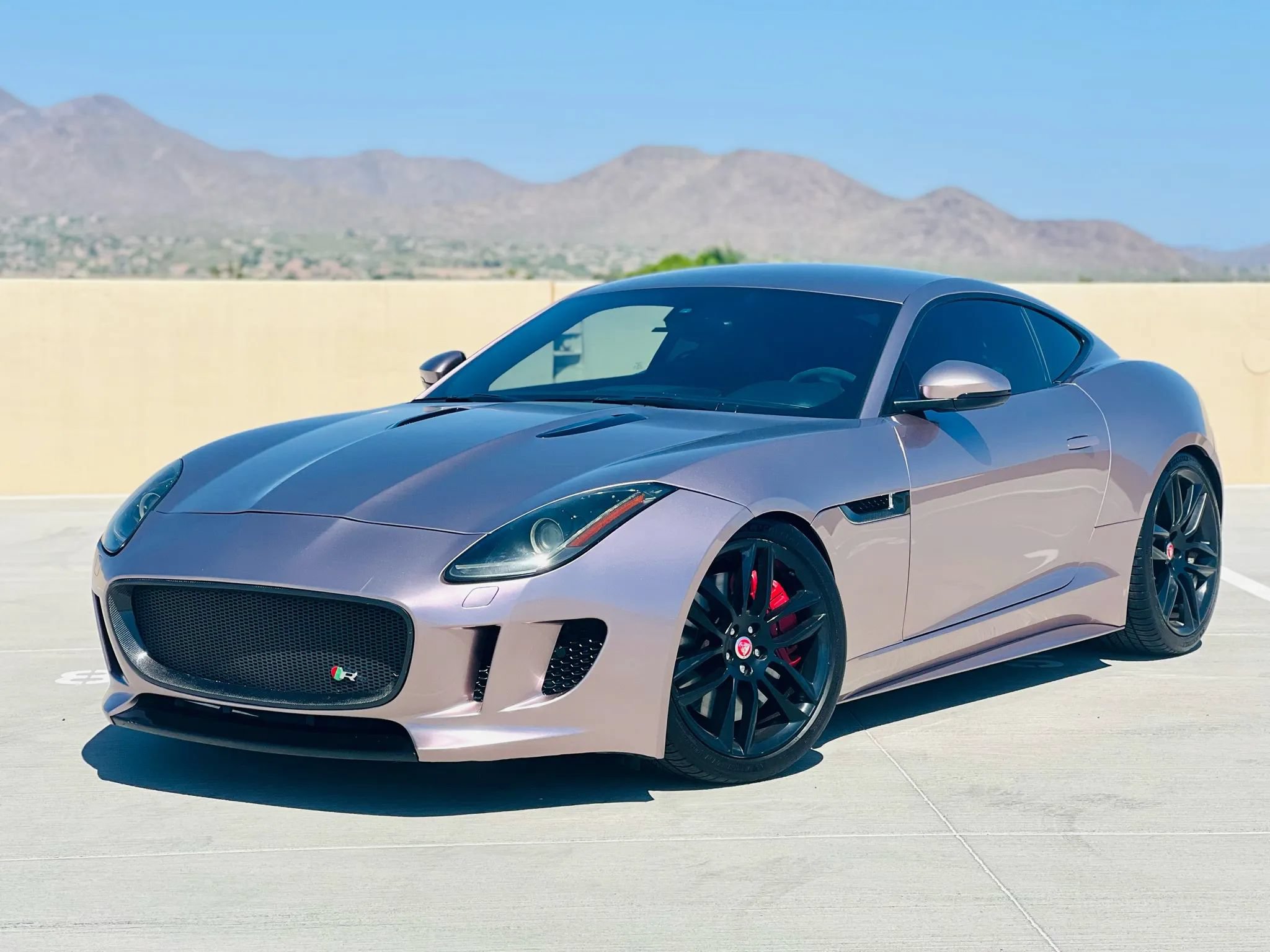 Used 2015 Jaguar F-TYPE R RWD image 4
