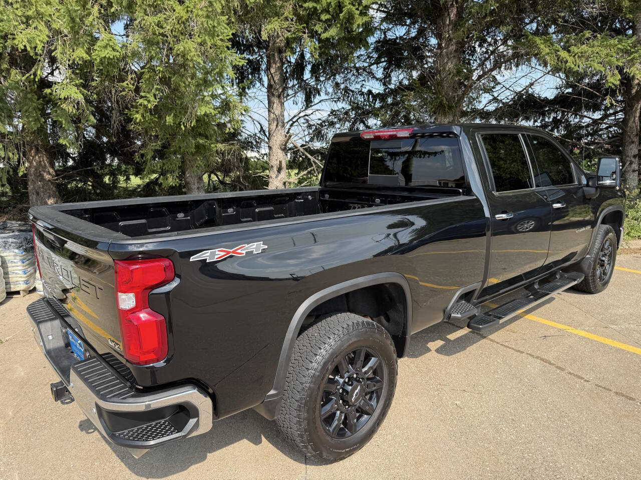 Used 2024 Chevrolet Silverado 2500 LTZ w/ LTZ Premium Package image 3