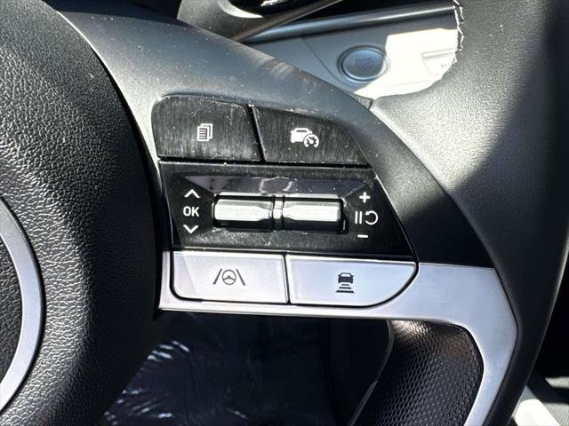Used 2025 Hyundai Elantra Limited FWD image 22
