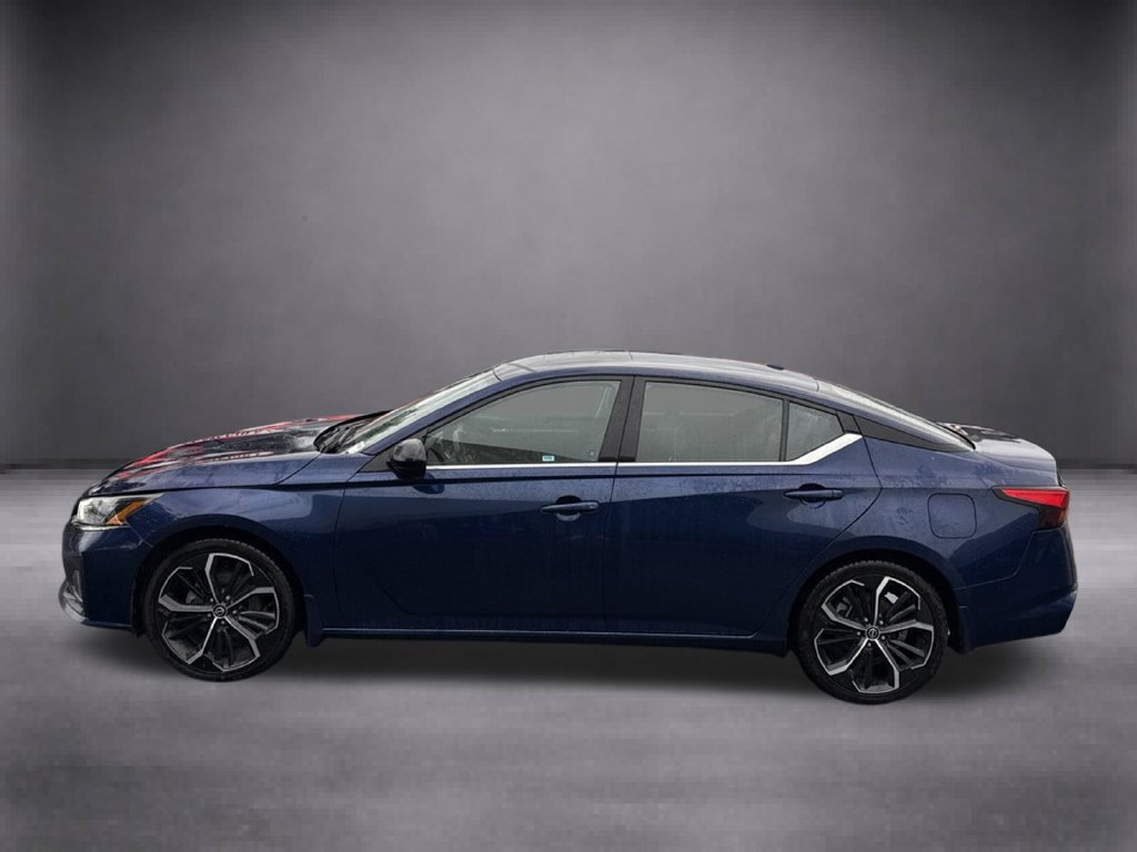 Used 2024 Nissan Altima 2.5 SR w/ SR Premium Package FWD image 8