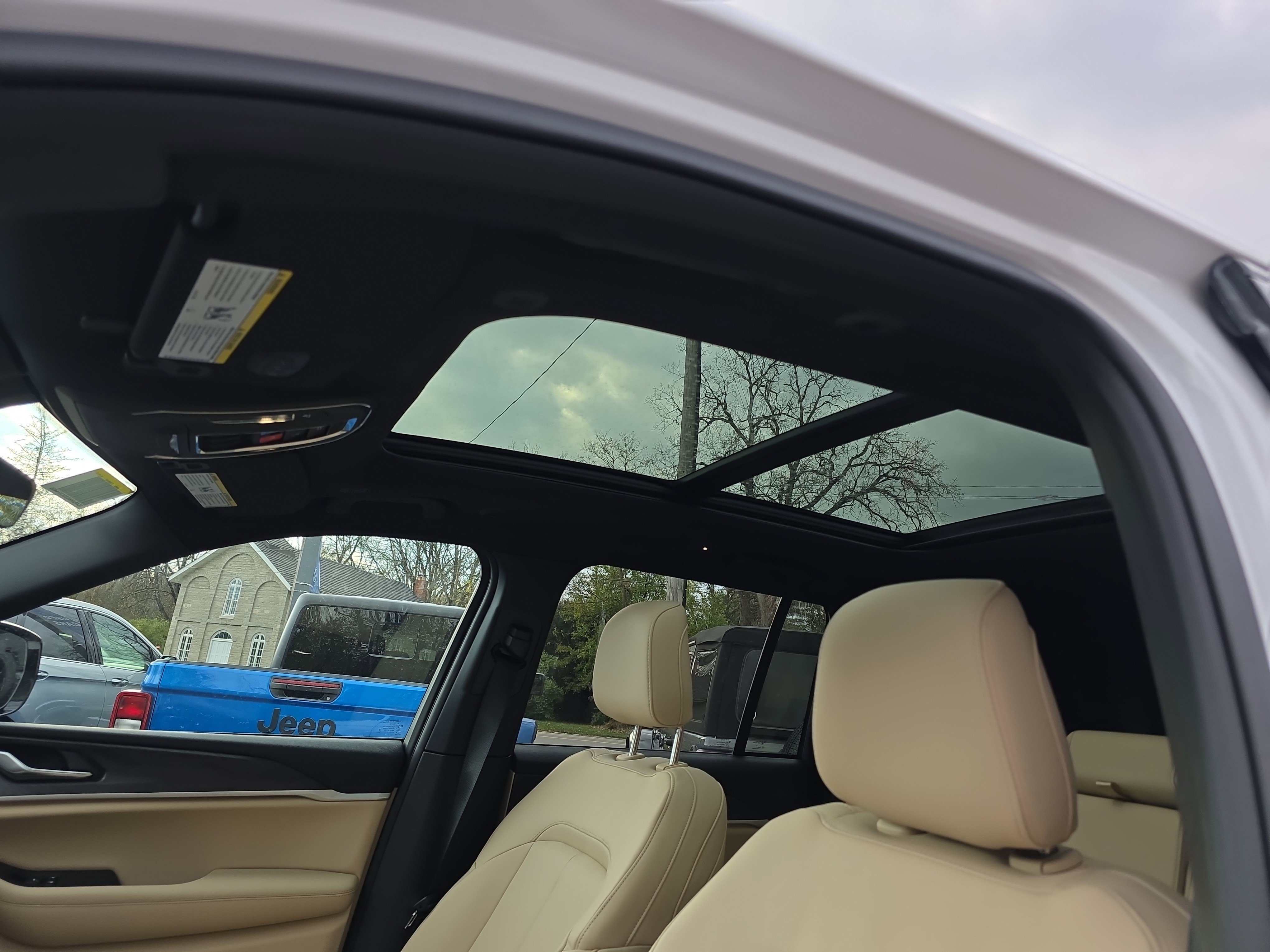 New 2025 Jeep Grand Cherokee Limited w/ Black Appearance Package image 4