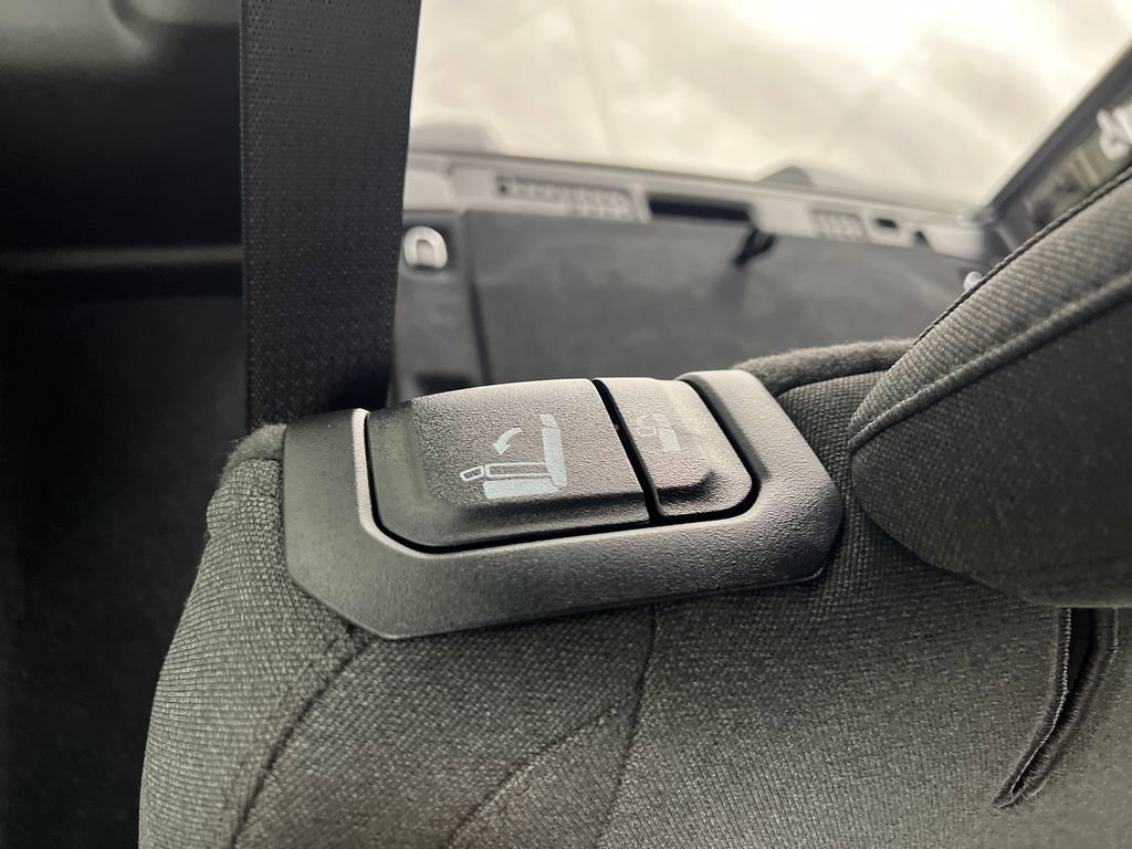 Used 2024 Jeep Wrangler Unlimited Rubicon w/ XTREMEE 35" Tire Package AWD/4WD image 17