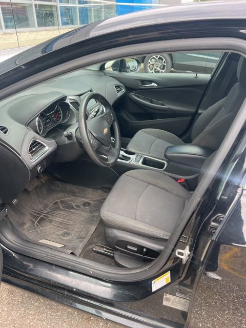 Used 2019 Chevrolet Cruze LT w/ Convenience Package FWD image 6