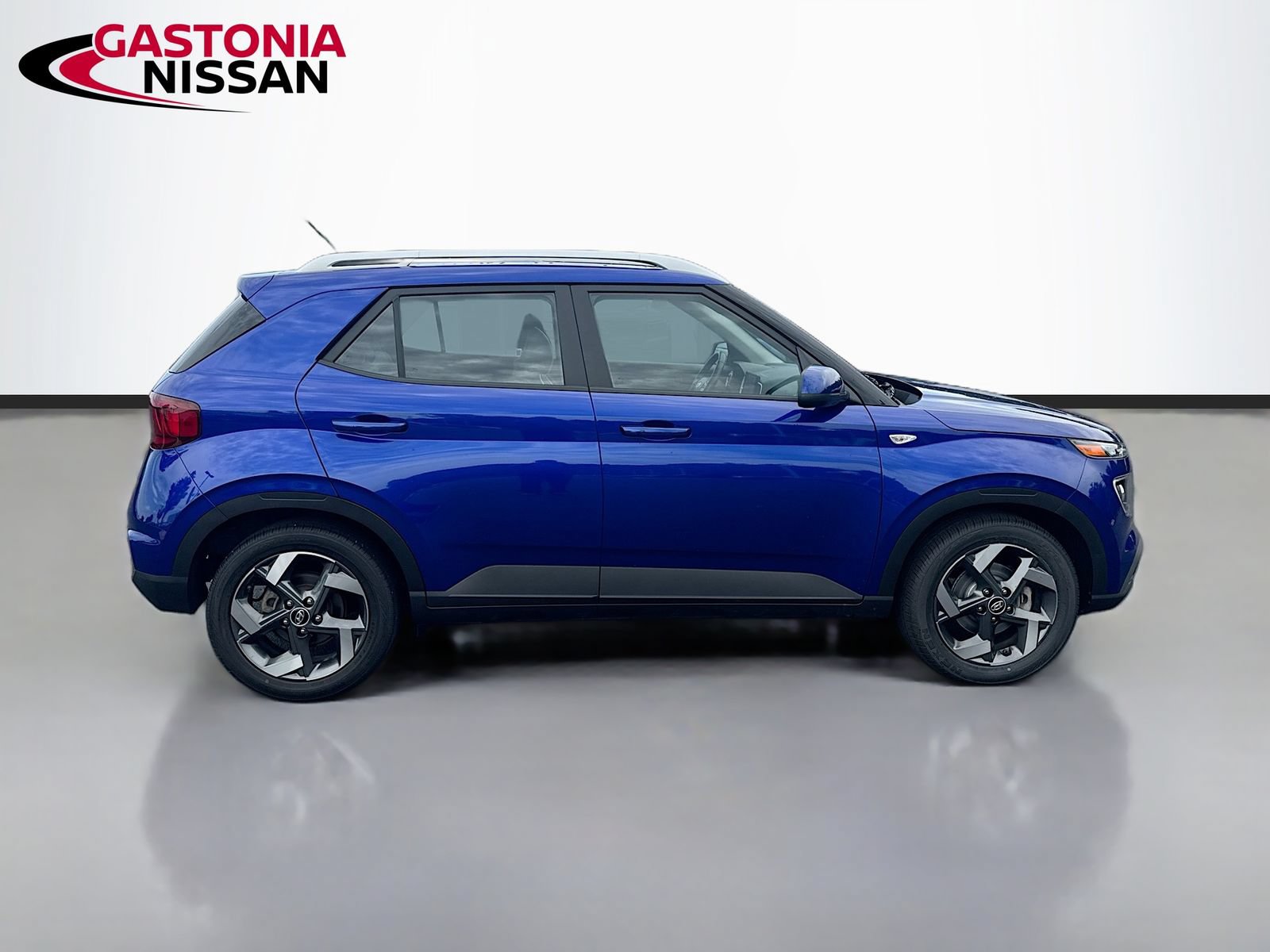 Used 2023 Hyundai Venue Limited FWD image 10