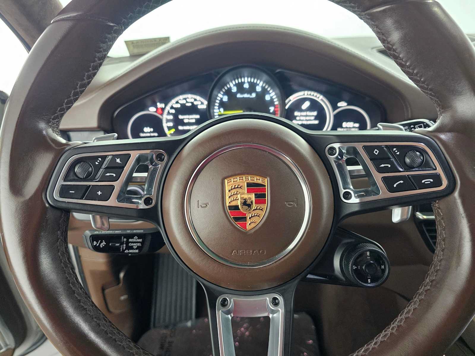 Used 2022 Porsche Cayenne Turbo S w/ Assistance Package AWD/4WD image 23