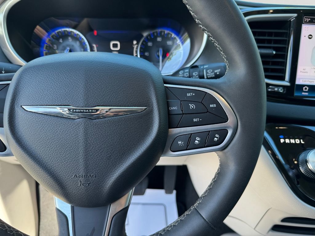 Used 2023 Chrysler Pacifica Touring-L FWD image 20