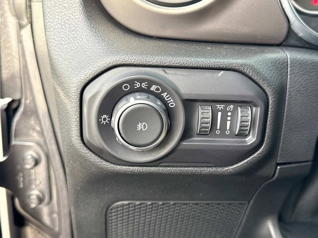 Used 2018 Jeep Wrangler Unlimited Sport S image 31