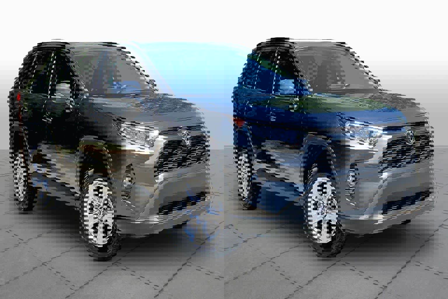 Used 2019 Toyota RAV4 XLE image 3