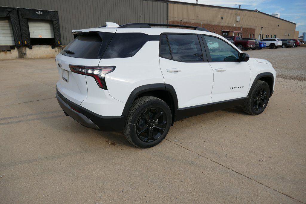 New 2026 Chevrolet Equinox LT w/ Midnight Edition image 3