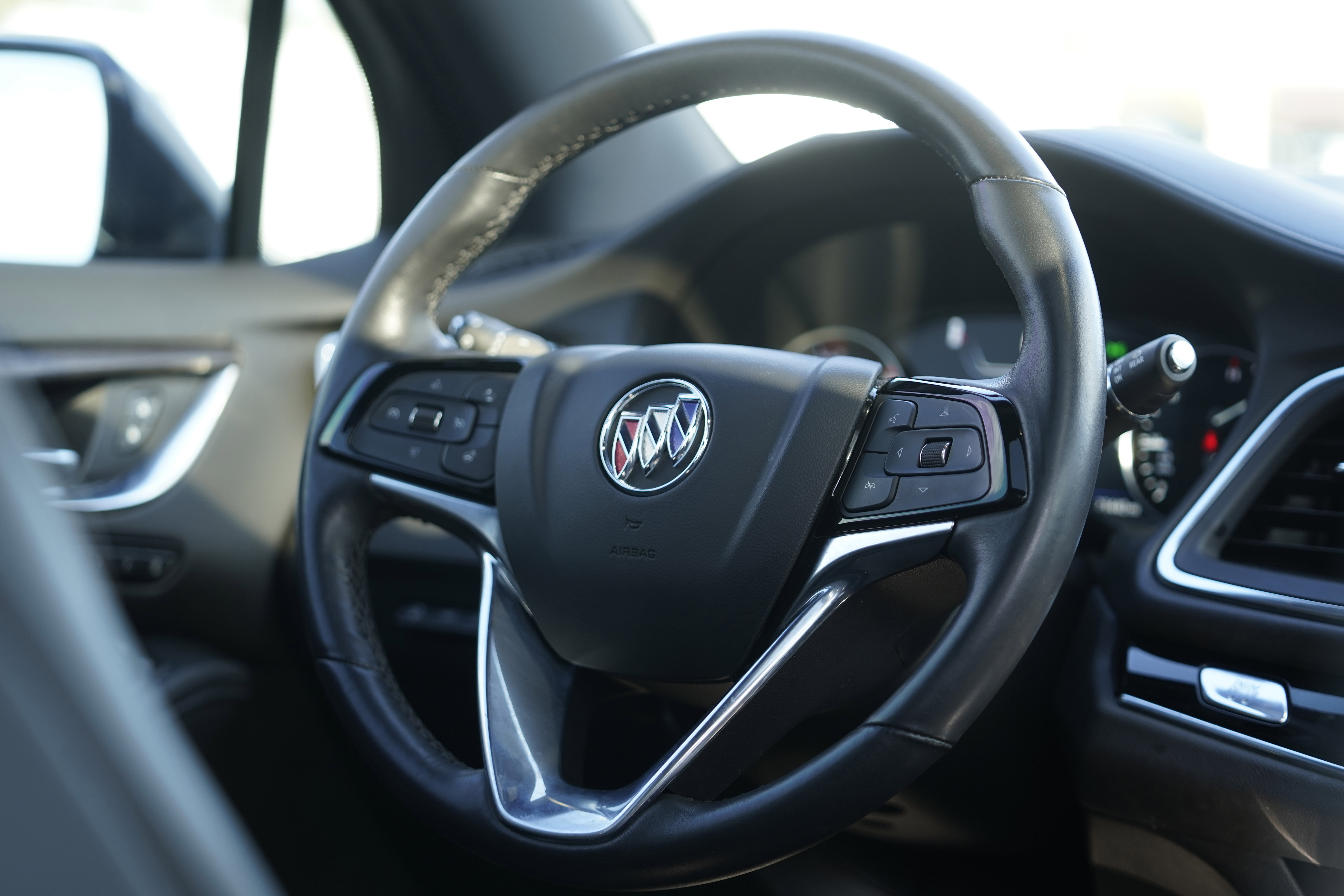 Used 2024 Buick Enclave Avenir w/ Avenir Technology Package image 20