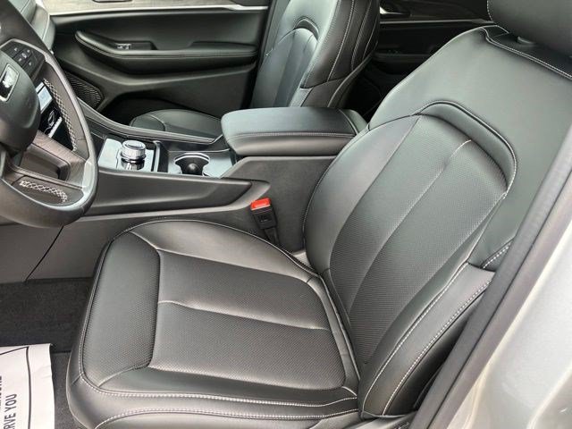 New 2026 Jeep Grand Cherokee Limited w/ Luxury Tech Group II AWD/4WD image 13
