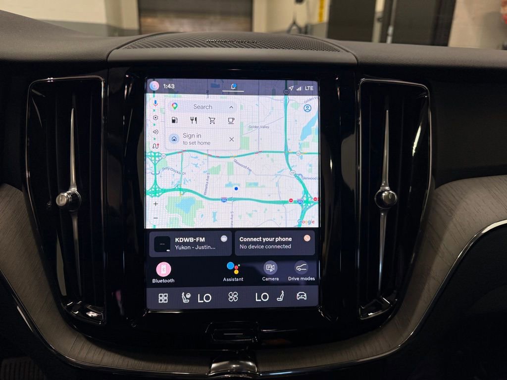 Used 2025 Volvo XC60 B5 Plus w/ Climate Package image 16