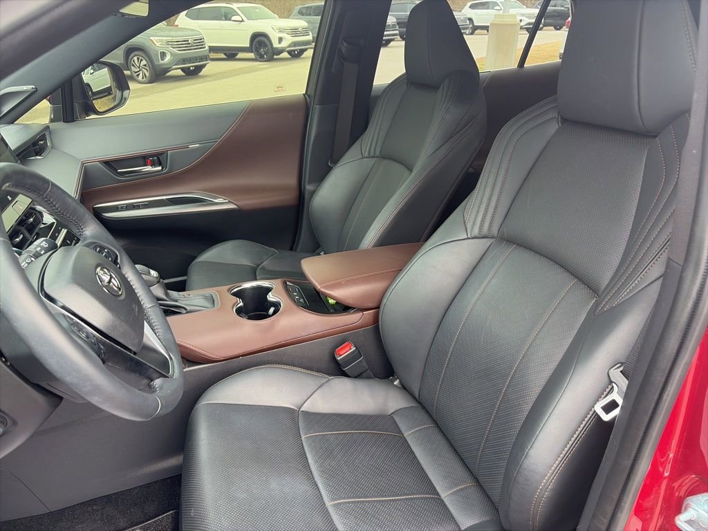 Used 2021 Toyota Venza Limited image 23