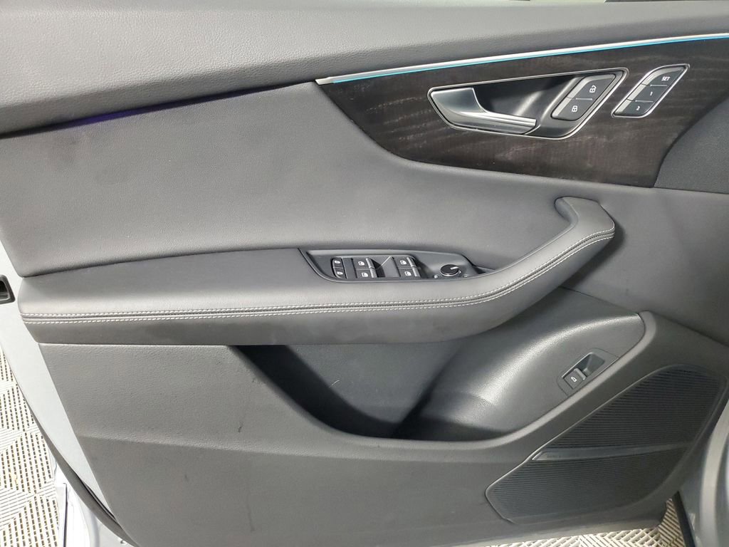 Used 2023 Audi Q8 Premium Plus image 19