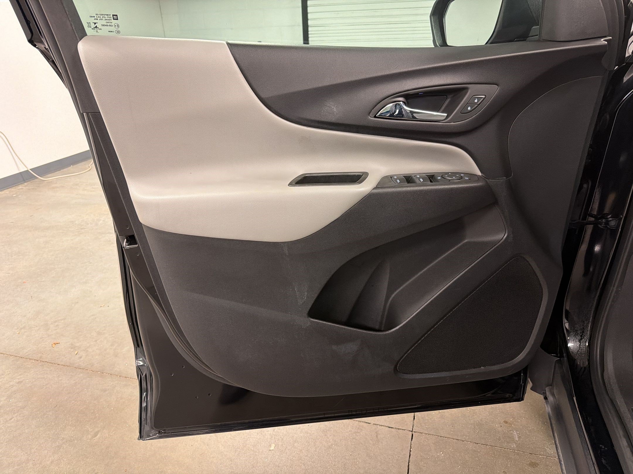 Used 2023 Chevrolet Equinox LS FWD image 24