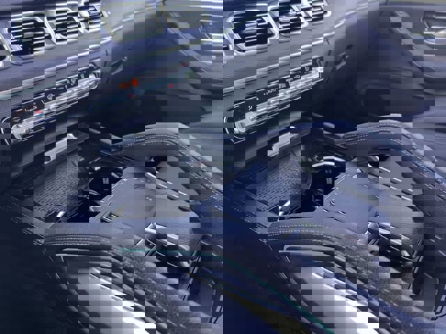 Used 2025 Mercedes-Benz GLE 450e 4MATIC image 18