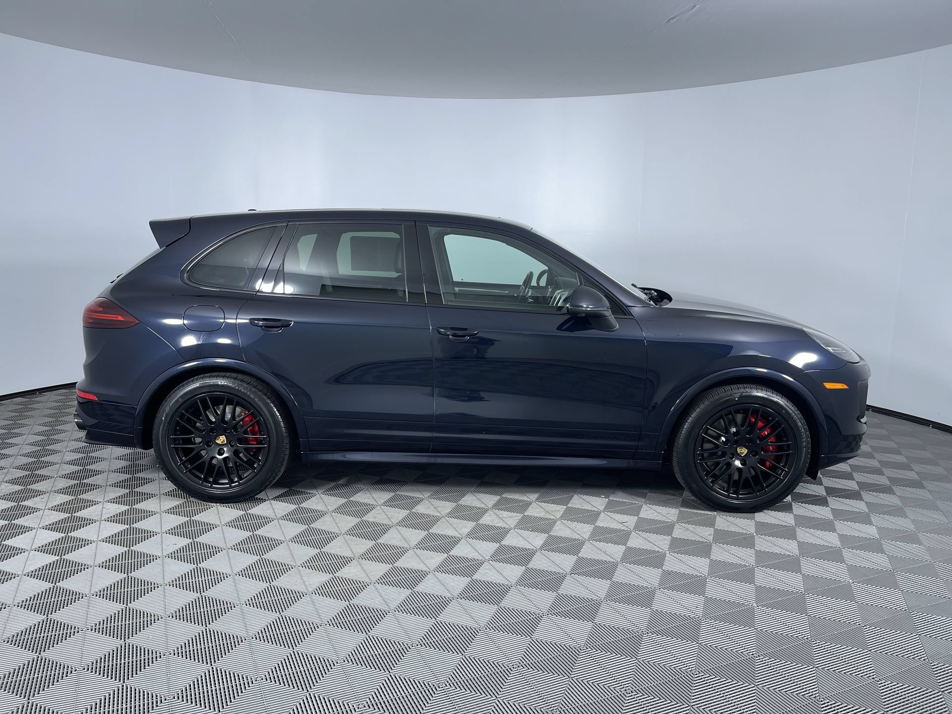 Used 2016 Porsche Cayenne GTS AWD/4WD image 10