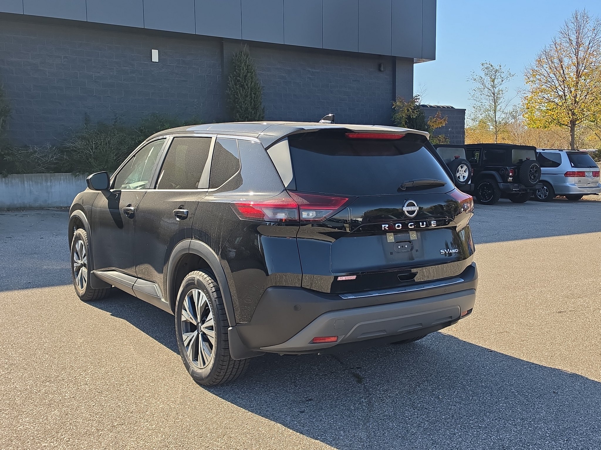 Used 2023 Nissan Rogue SV AWD/4WD image 5