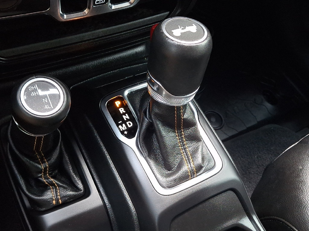 Used 2022 Jeep Wrangler Unlimited Sahara AWD/4WD image 17