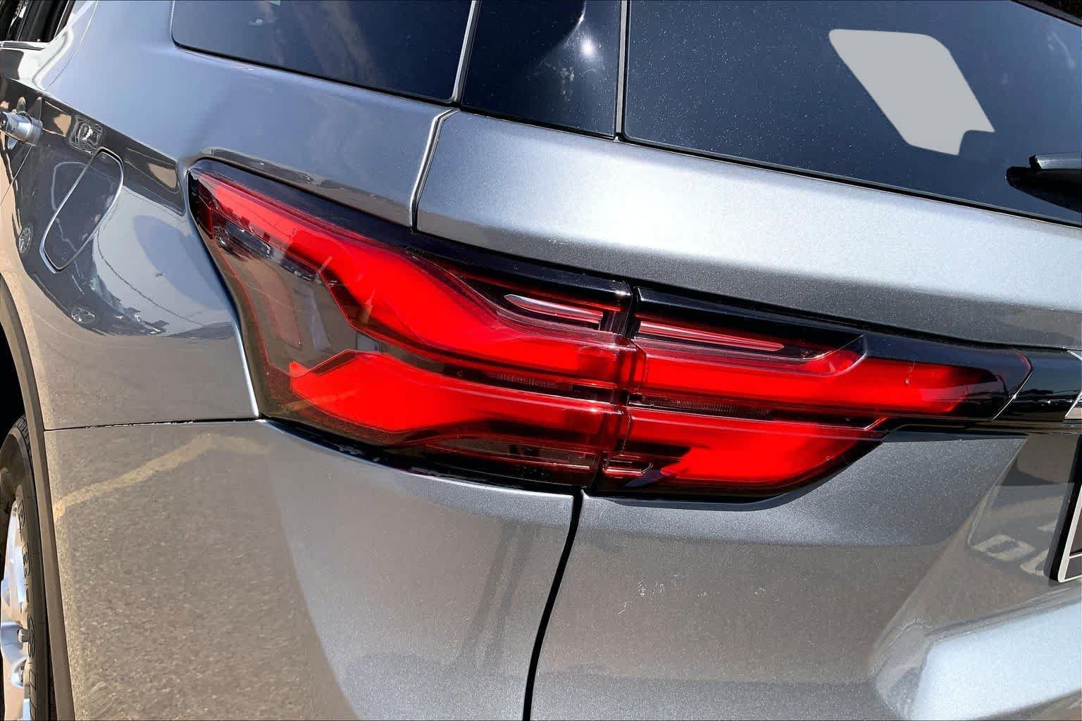 Used 2023 Chevrolet Traverse LS w/ Safety Package FWD image 32