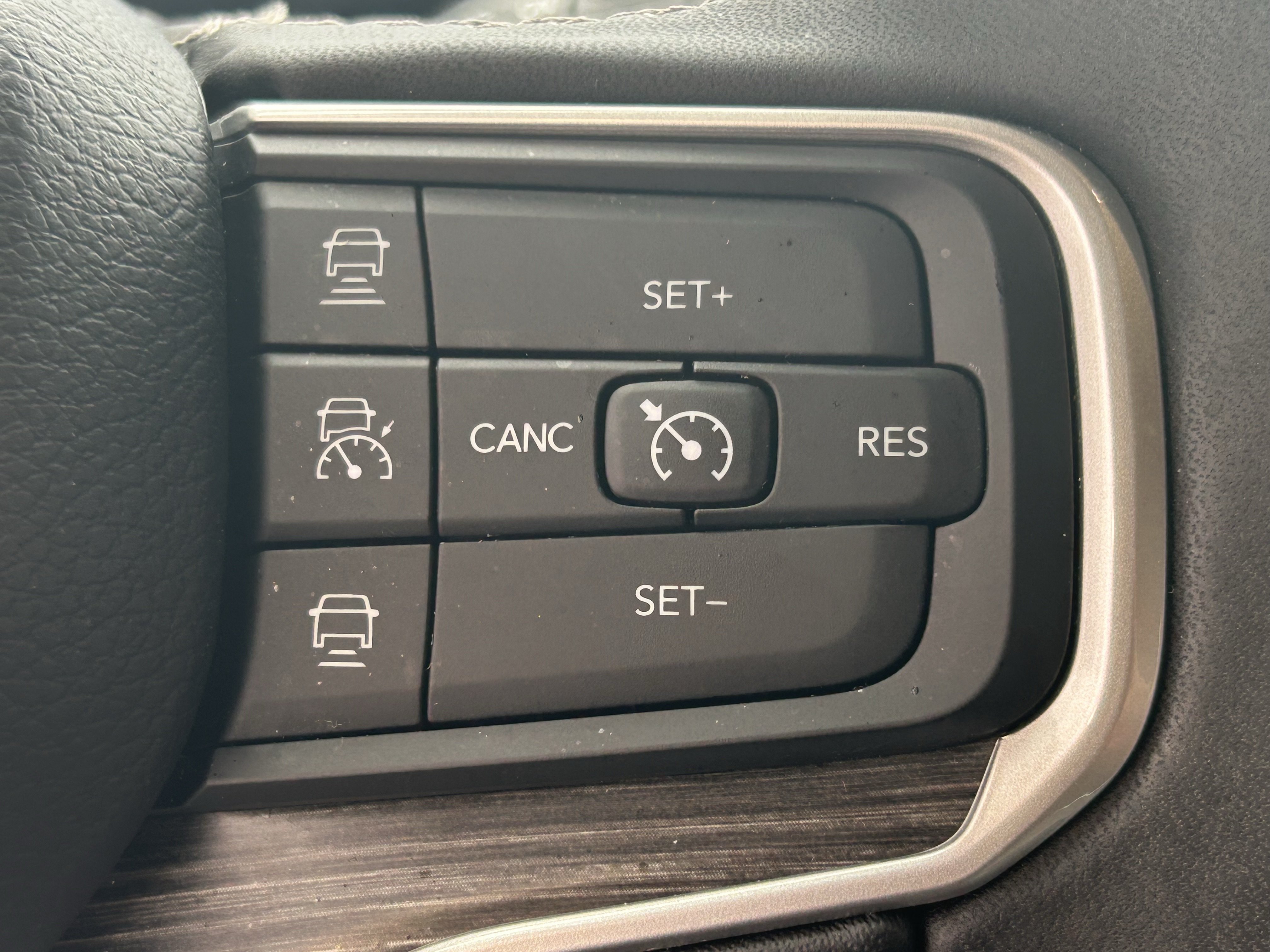 Used 2023 Jeep Wagoneer Series II w/ Premium Group I AWD/4WD image 24