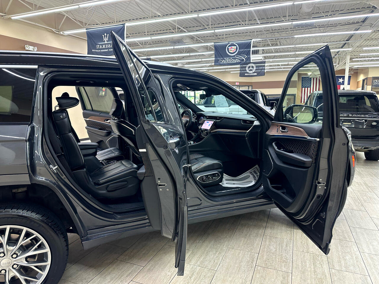 Used 2022 Jeep Grand Cherokee L Summit w/ Advanced Protech Group IV image 11