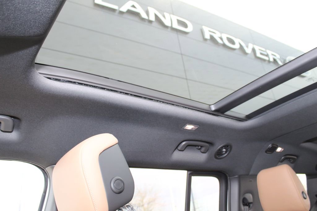 New 2026 Land Rover Defender 130 X-Dynamic SE image 18
