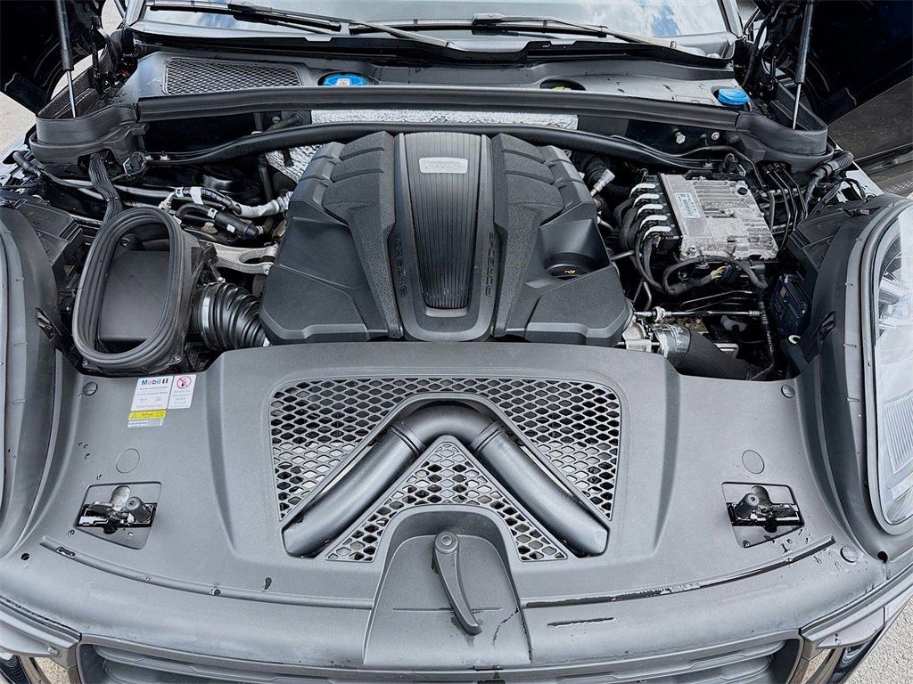 Used 2022 Porsche Macan S w/ Premium Package Plus image 35