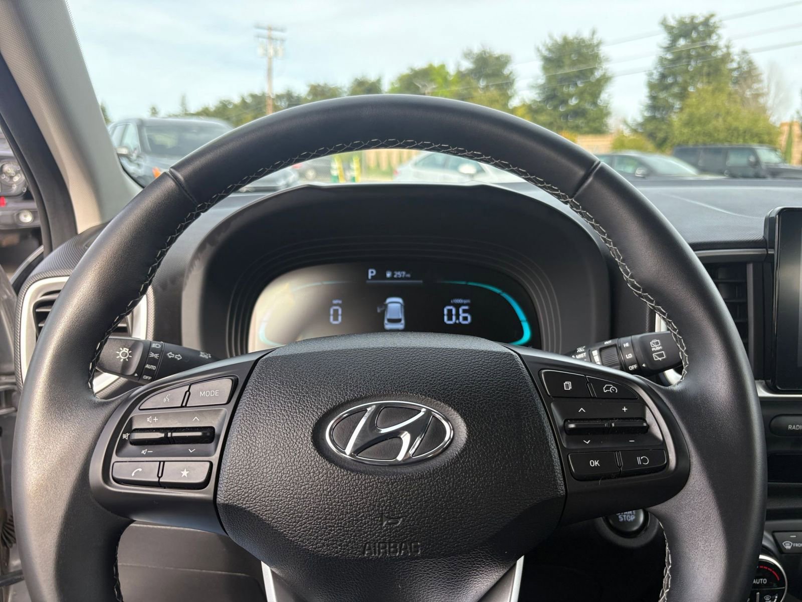 Used 2025 Hyundai Venue SEL image 27