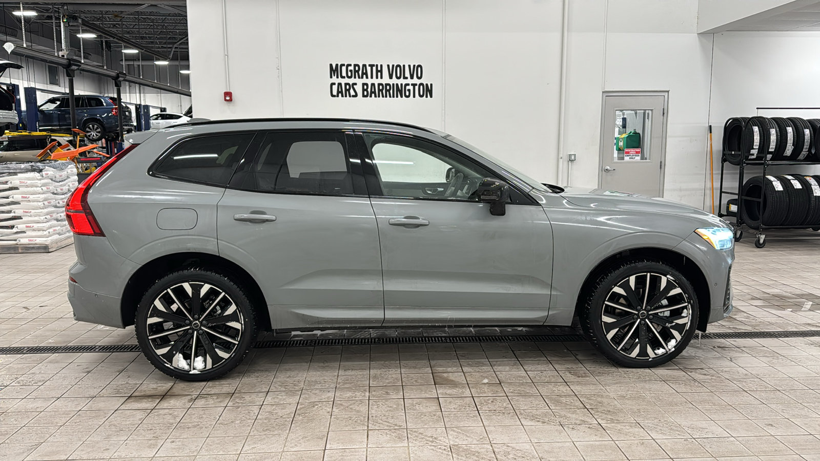 New 2026 Volvo XC60 B5 Ultra w/ Protection Package Premier AWD/4WD image 4
