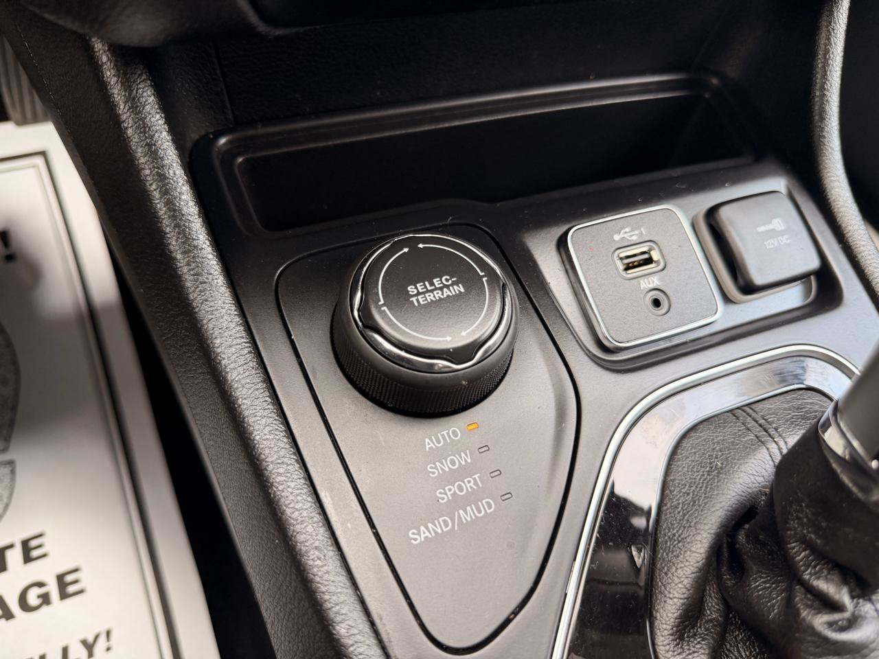 Used 2019 Jeep Cherokee Limited AWD/4WD image 36