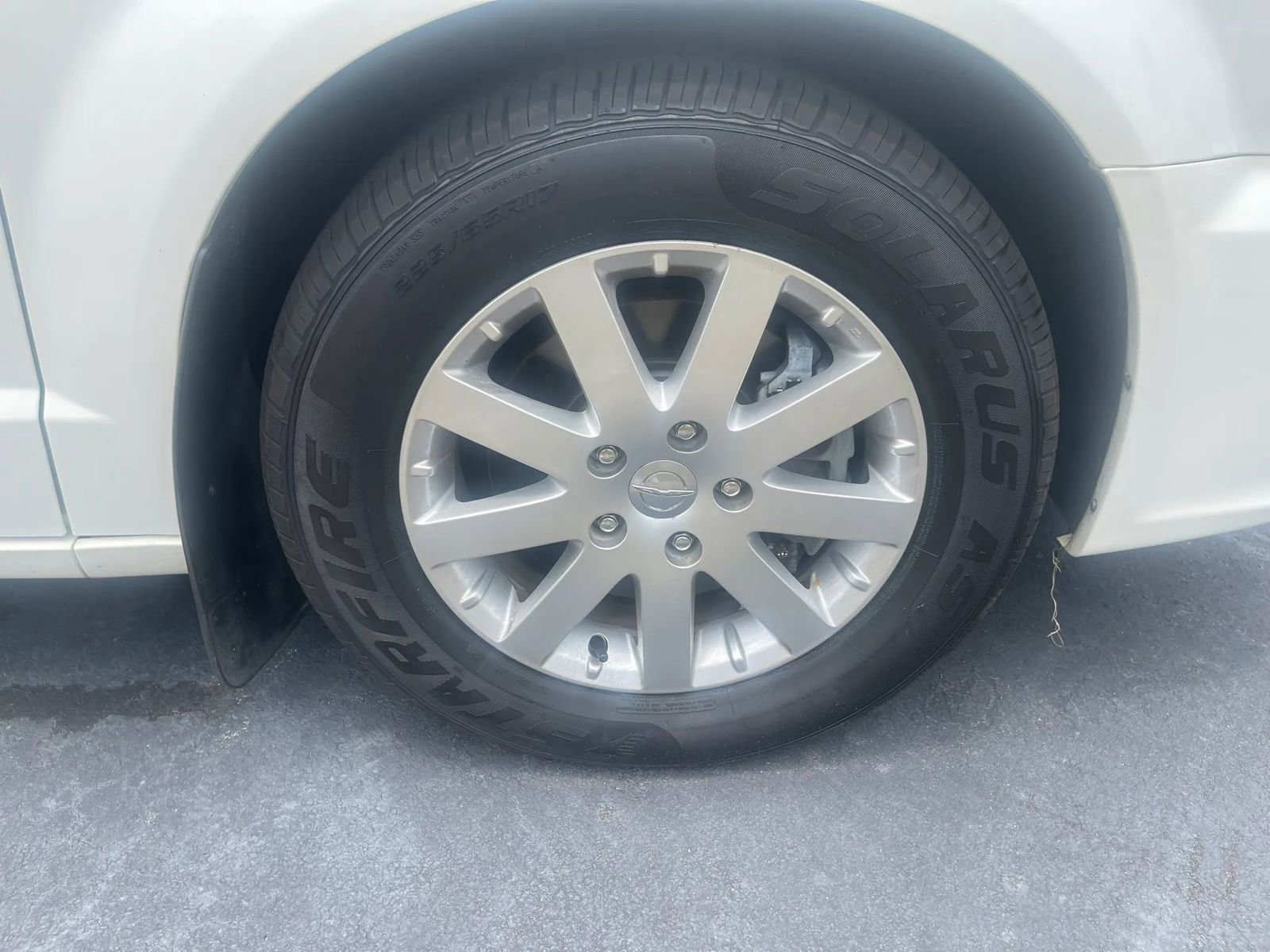 Used 2013 Chrysler Town & Country Touring FWD image 22