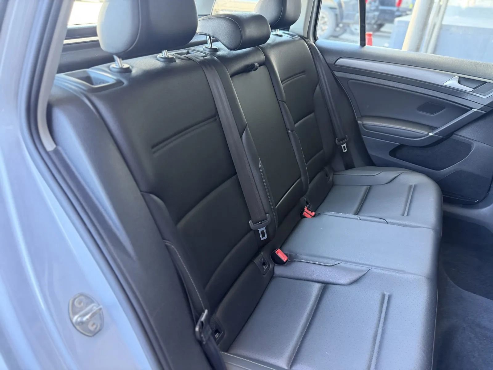 Used 2018 Volkswagen Golf SE image 17