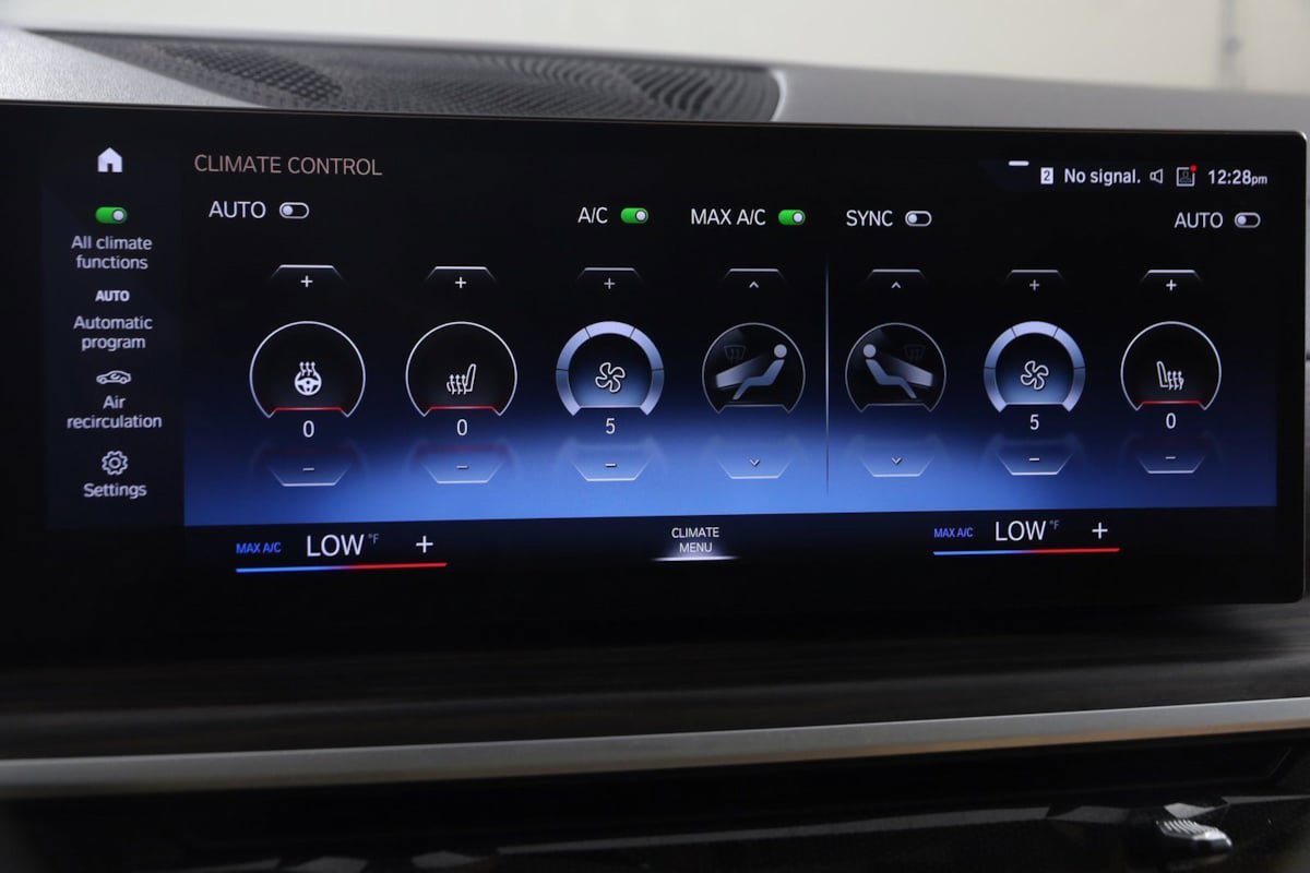 Used 2023 BMW X7 xDrive40i w/ Premium Package image 34