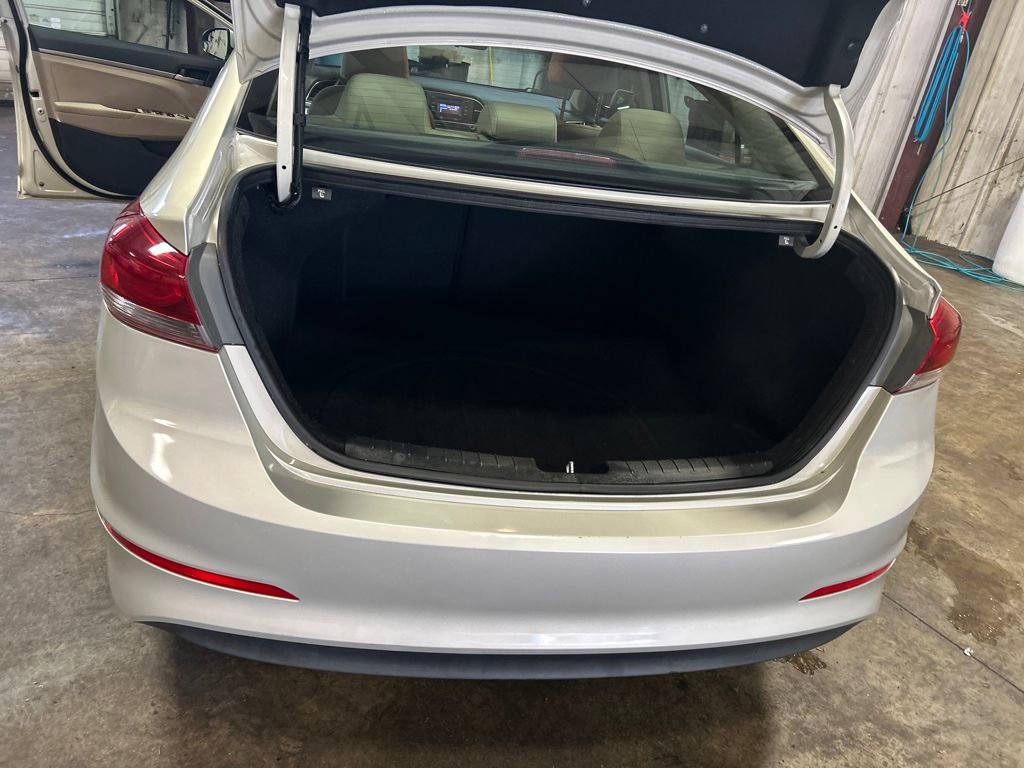 Used 2017 Hyundai Elantra SE image 40