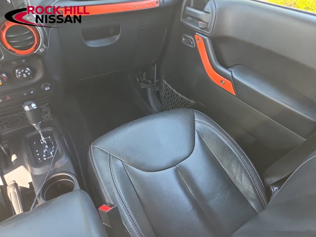 Used 2015 Jeep Wrangler Unlimited Rubicon w/ Connectivity Group AWD/4WD image 31