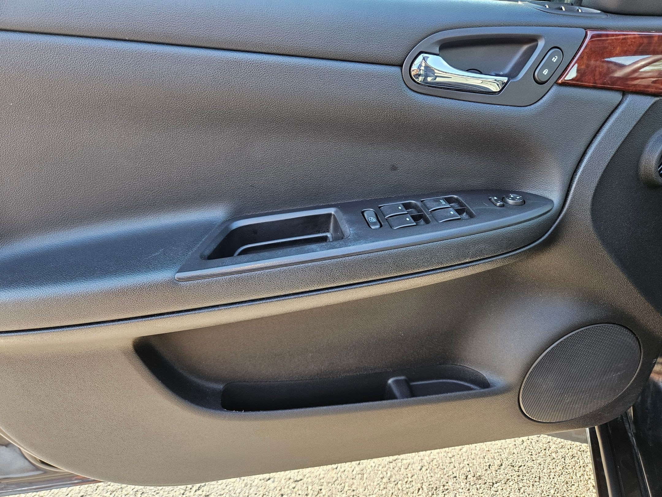 Used 2006 Chevrolet Impala LT FWD image 12